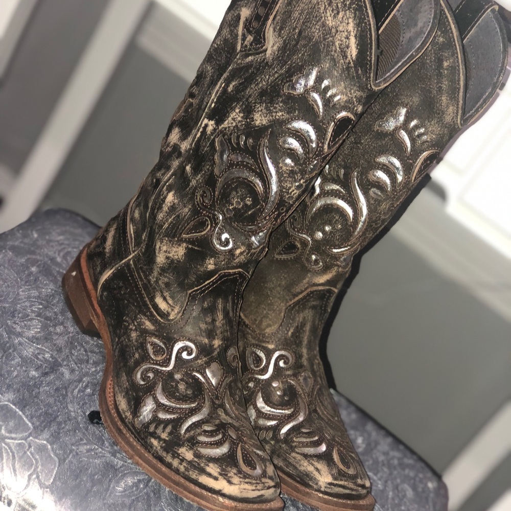 Square toe cowboy boots